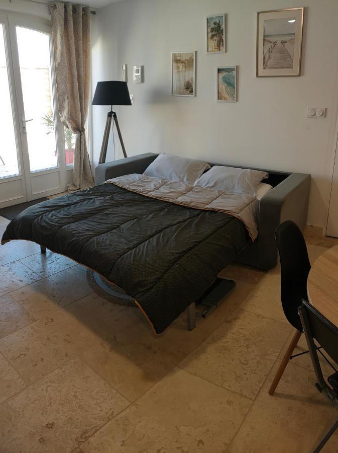 Dans Mas Provencal